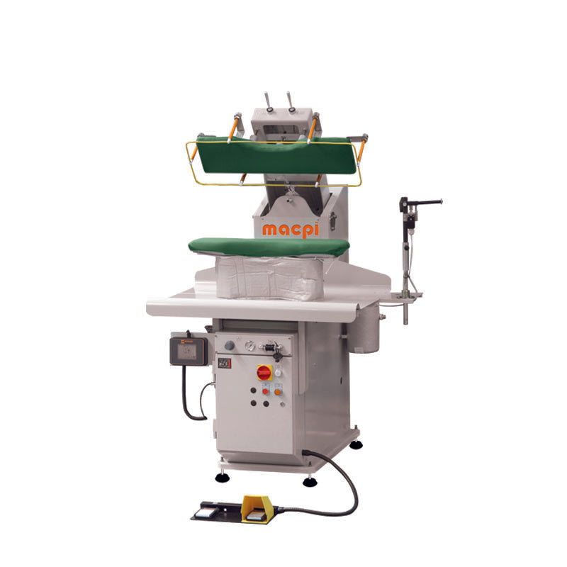 Macpi 555.04-5002 Apertura cucitura lunetta del collo e stiro collo in lavorazione